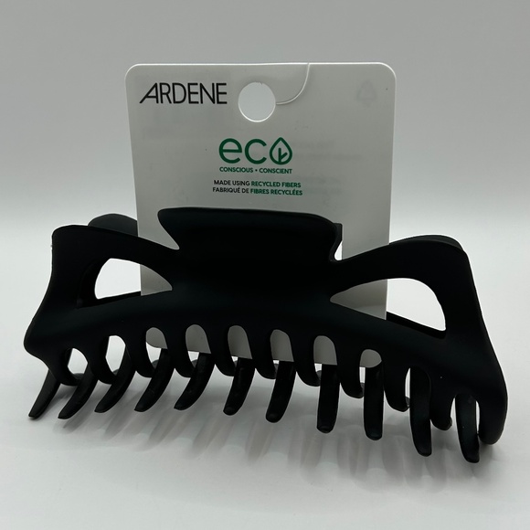 Free w/ purchase ⎮ NWT Claw Clip - Picture 1 of 3